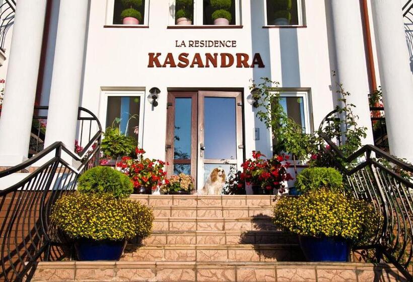 تختخواب و صبحانه La Residence Kasandra
