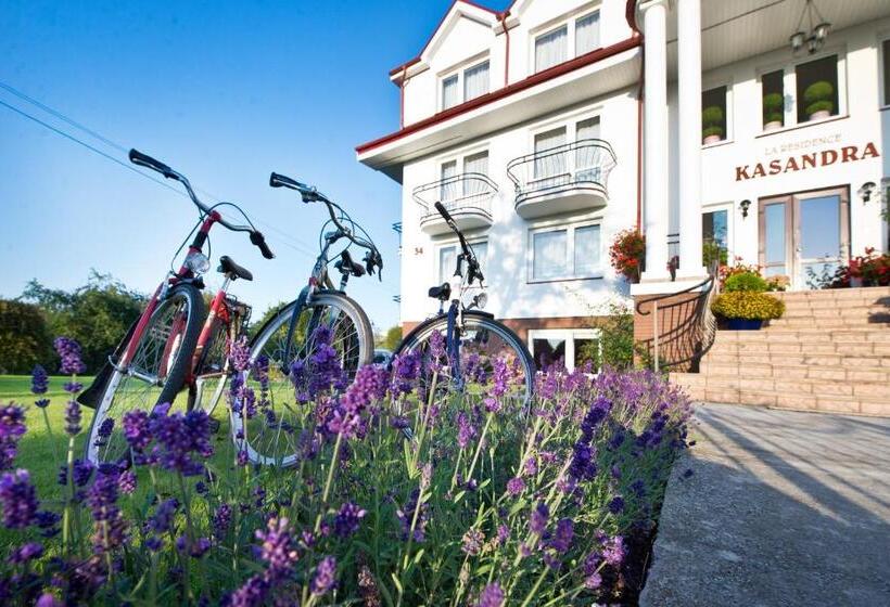 تختخواب و صبحانه La Residence Kasandra