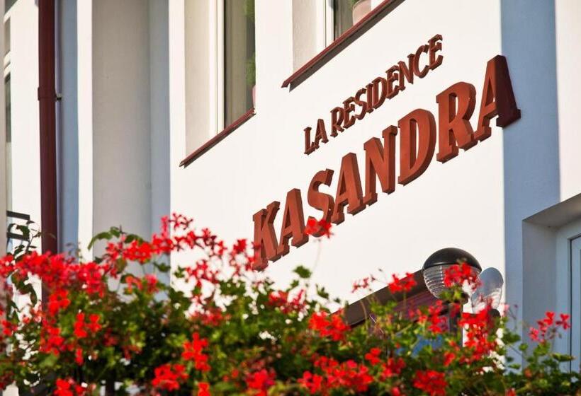 تختخواب و صبحانه La Residence Kasandra