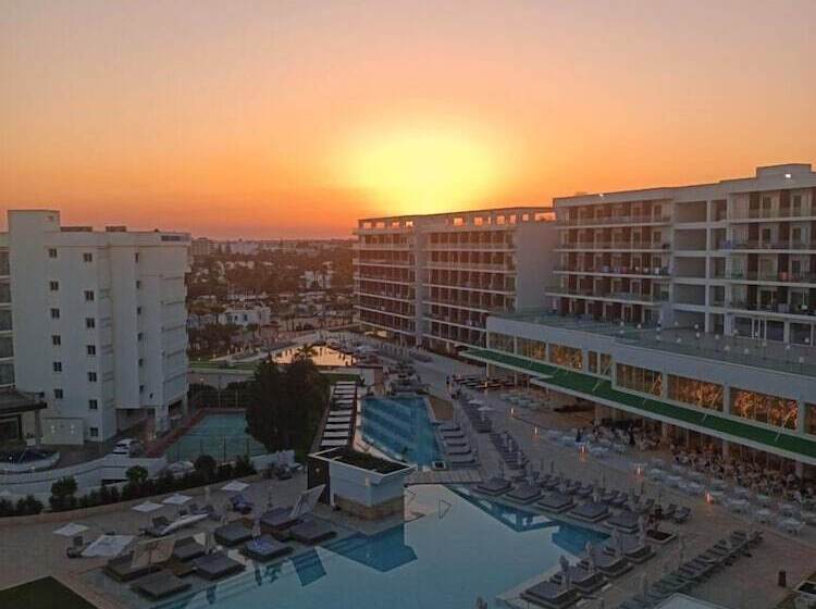 Chrysomare Beach Hotel & Resort