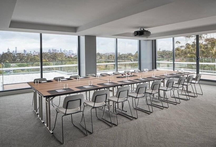 هتل Element Melbourne Richmond