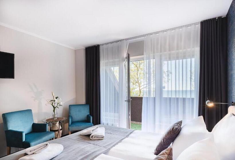 בית מלון כפרי Max Health Resort Spa