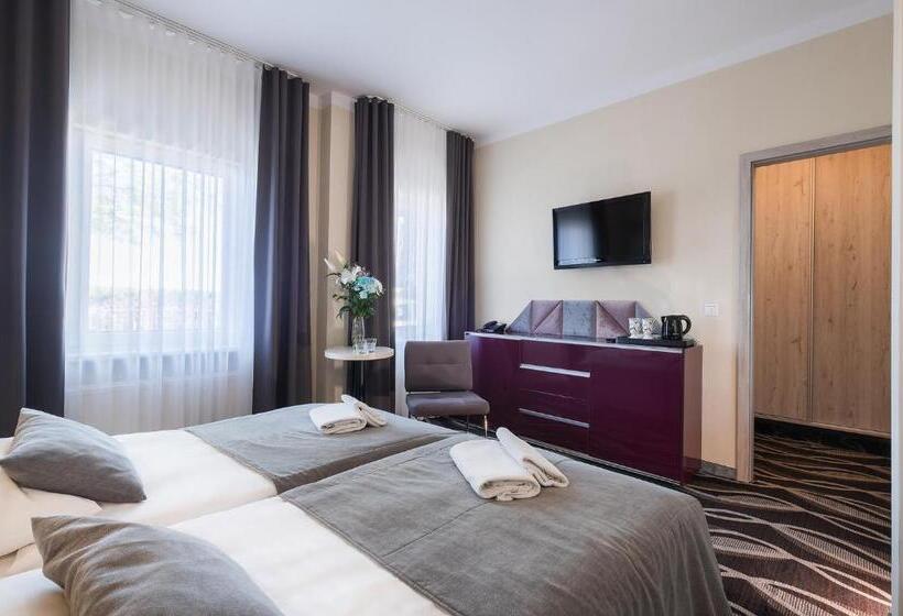 בית מלון כפרי Max Health Resort Spa