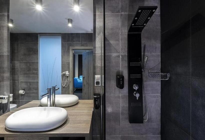 בית מלון כפרי Max Health Resort Spa