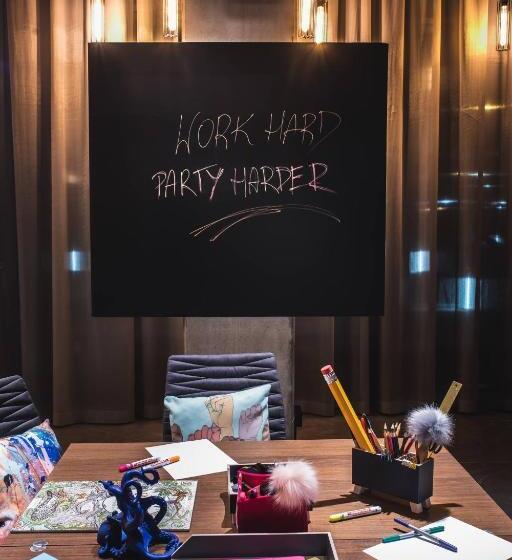 هتل Moxy Katowice Airport