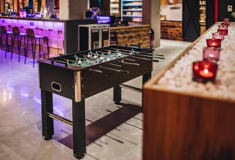 هتل Moxy Katowice Airport