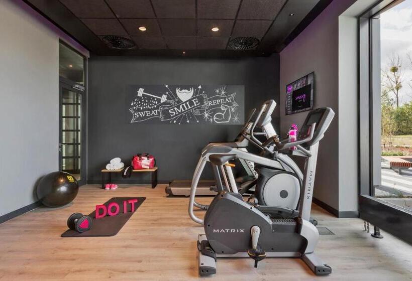 هتل Moxy Katowice Airport