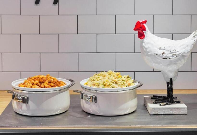 هتل Moxy Katowice Airport