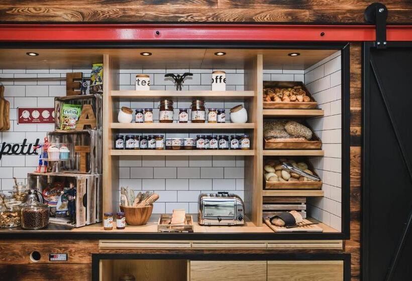 هتل Moxy Katowice Airport