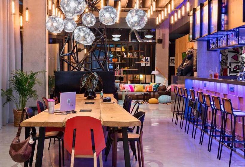 هتل Moxy Katowice Airport