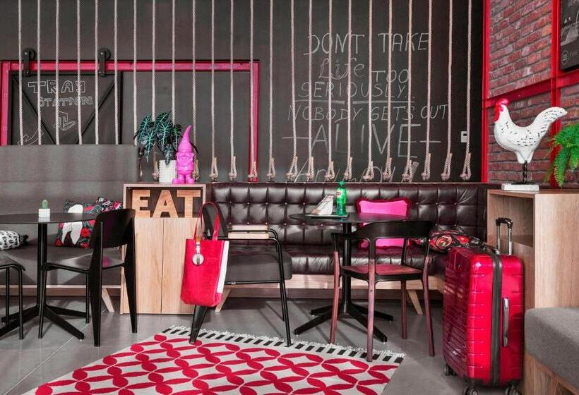 هتل Moxy Katowice Airport