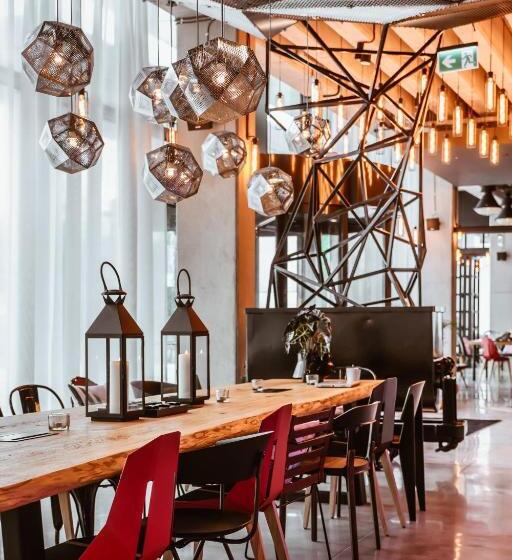 هتل Moxy Katowice Airport