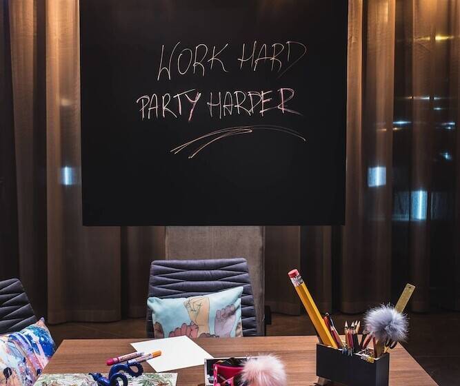 هتل Moxy Katowice Airport