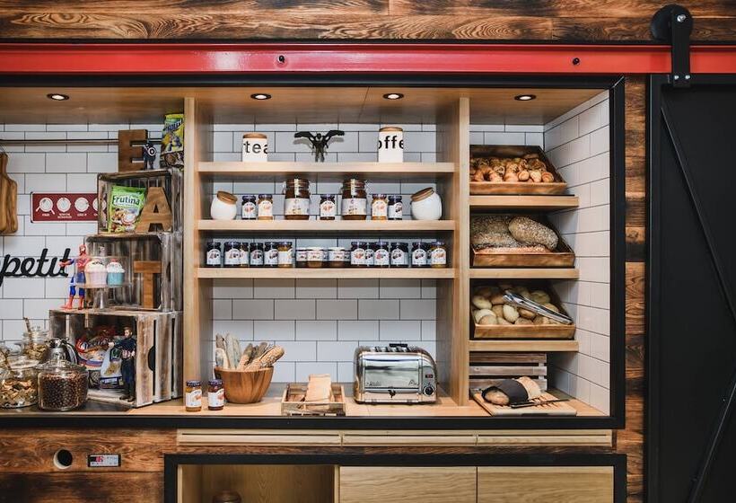 هتل Moxy Katowice Airport