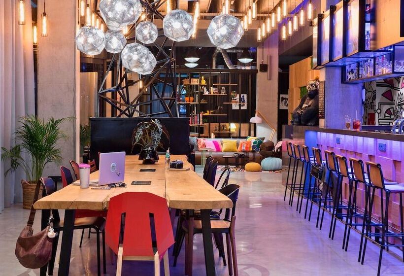 هتل Moxy Katowice Airport