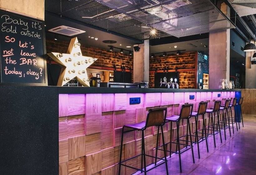 هتل Moxy Katowice Airport