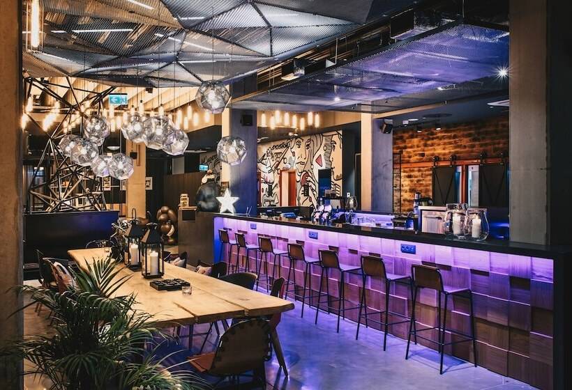 هتل Moxy Katowice Airport