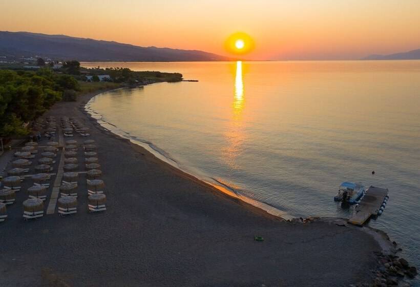 פנסיון Makis Inn Resort