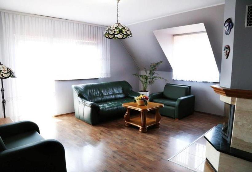 פנסיון Willa Mona