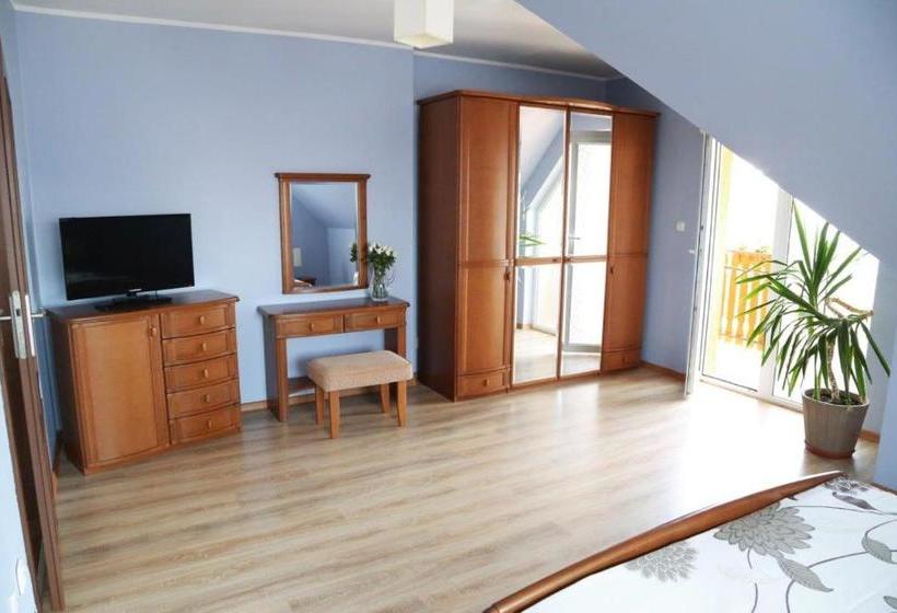 פנסיון Willa Mona