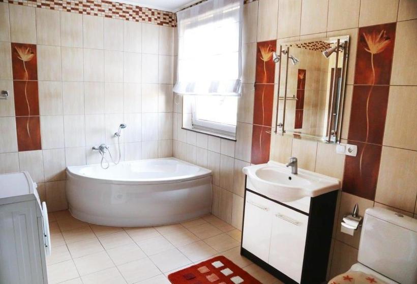 פנסיון Willa Mona