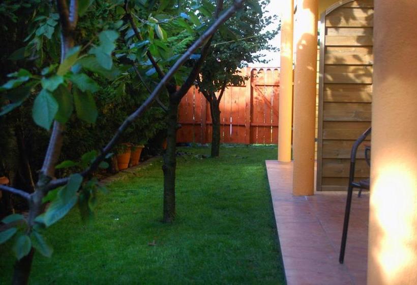 פנסיון Willa Mona