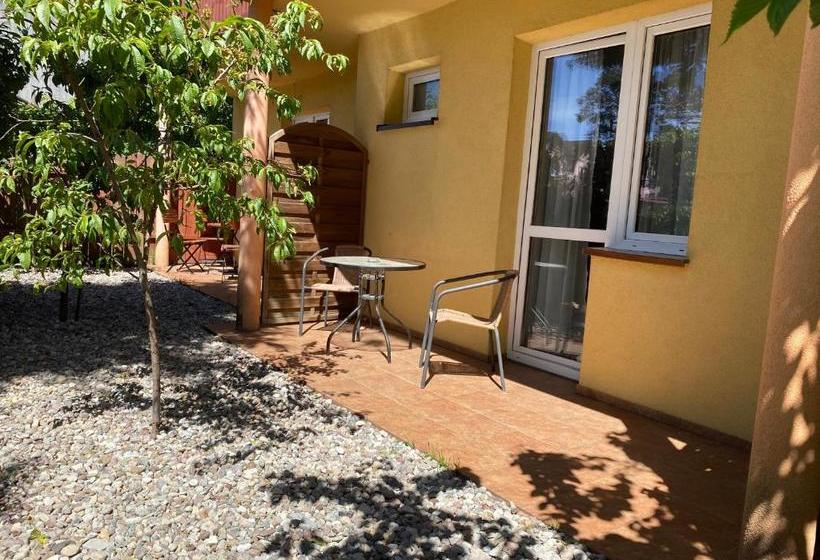 פנסיון Willa Mona