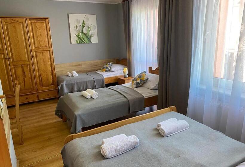 פנסיון Willa Mona