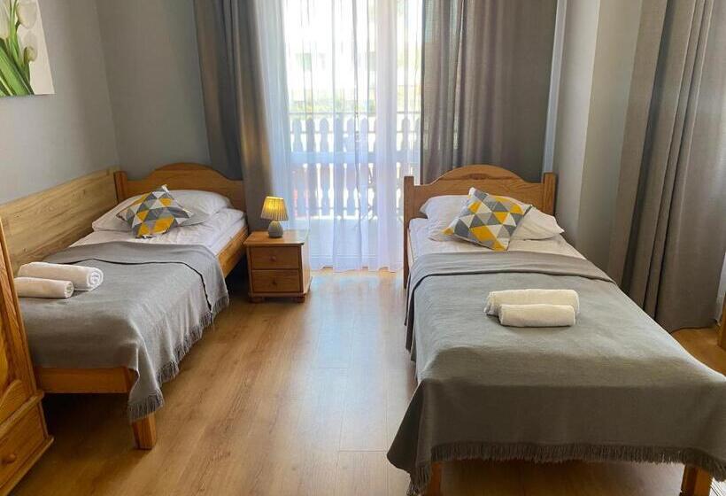 פנסיון Willa Mona