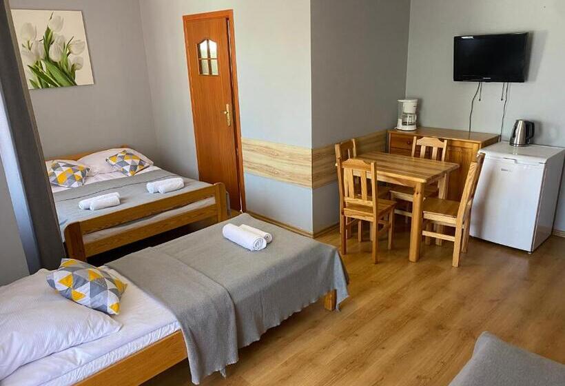 פנסיון Willa Mona