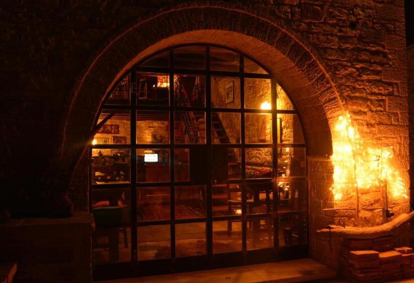 Anemi Country Cottage Inn