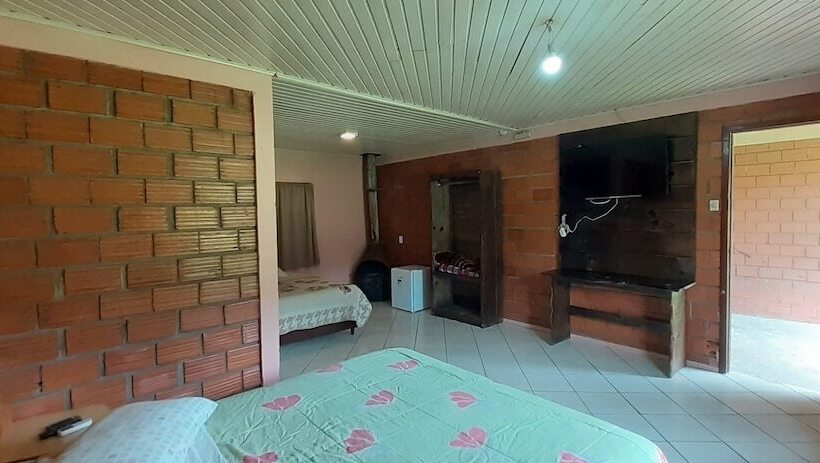 פונדק Refúgio Do Lago