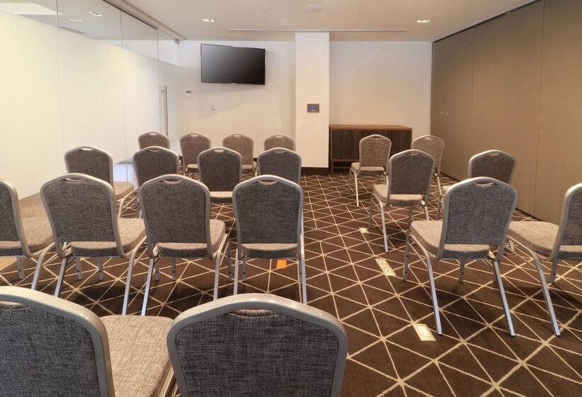 فندق Holiday Inn & Suites   Monterrey Apodaca Zona Airport, An Ihg