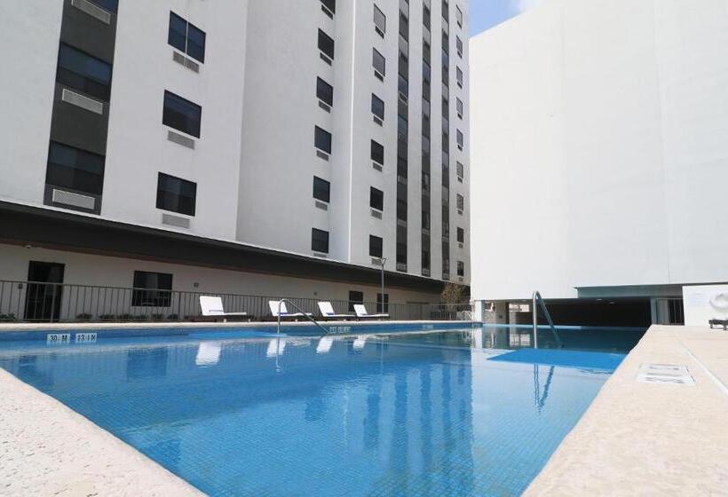 فندق Holiday Inn & Suites   Monterrey Apodaca Zona Airport, An Ihg