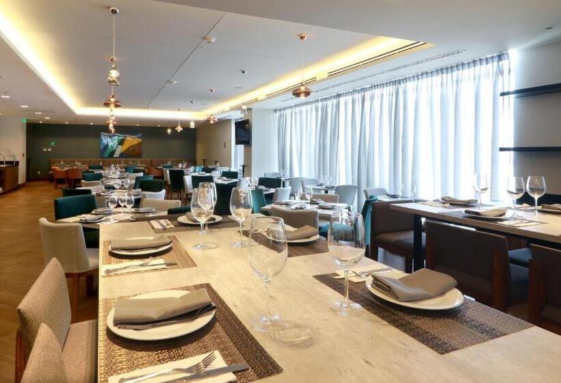 فندق Holiday Inn & Suites   Monterrey Apodaca Zona Airport, An Ihg