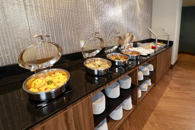 فندق Holiday Inn & Suites   Monterrey Apodaca Zona Airport, An Ihg