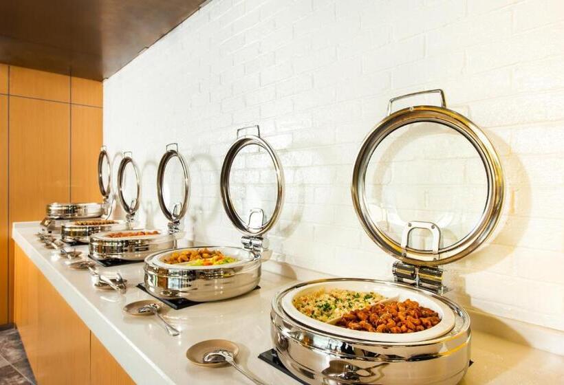 هتل Holiday Inn Express Macau City Centre, An Ihg