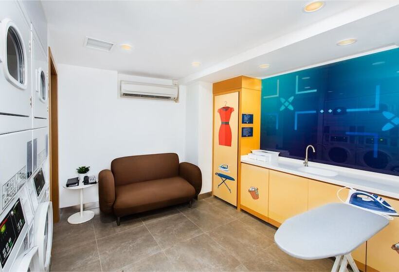 هتل Holiday Inn Express Macau City Centre, An Ihg