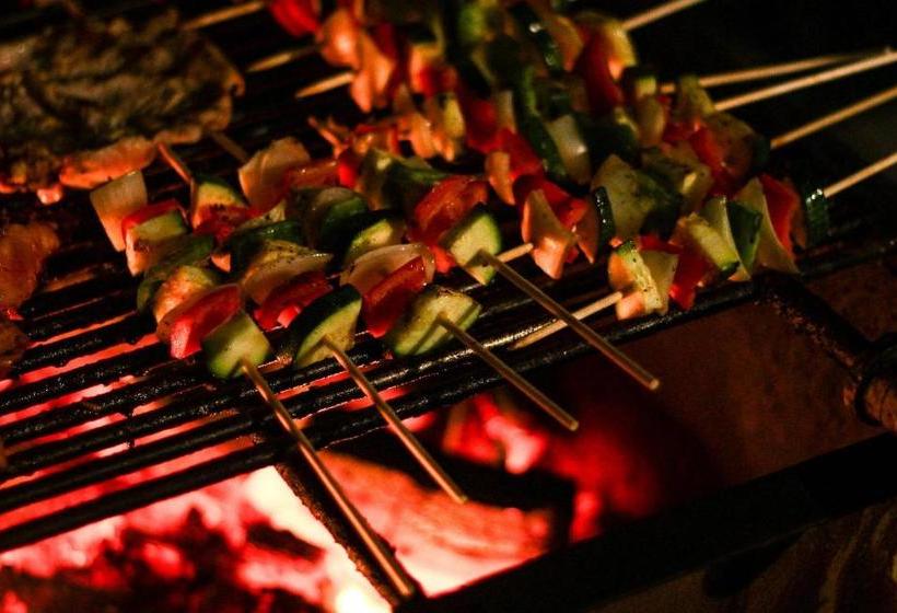 ペンション Surfivor Surf Camp