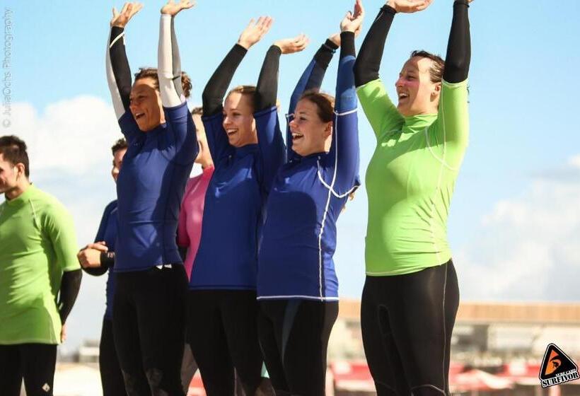 ペンション Surfivor Surf Camp