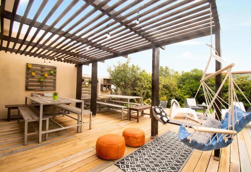 ペンション Surfivor Surf Camp