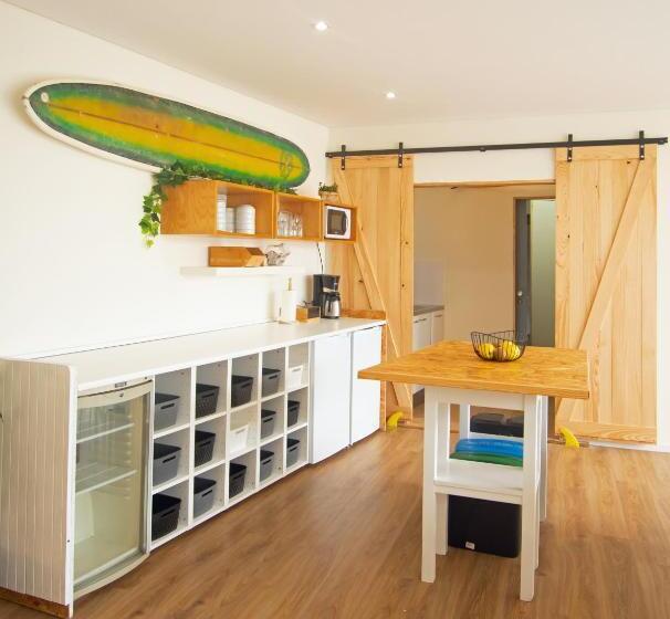 ペンション Surfivor Surf Camp