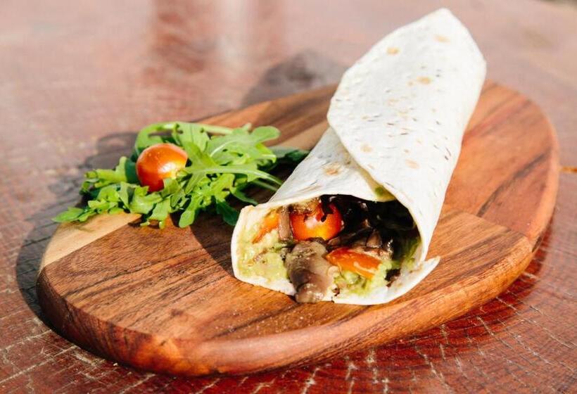 Пансион Zulla Nazaré`s Surf Village