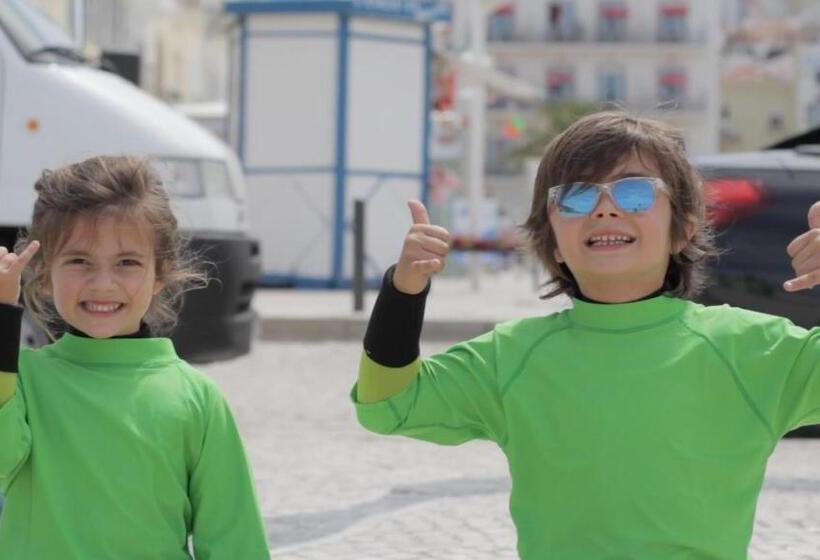 Пансион Zulla Nazaré`s Surf Village