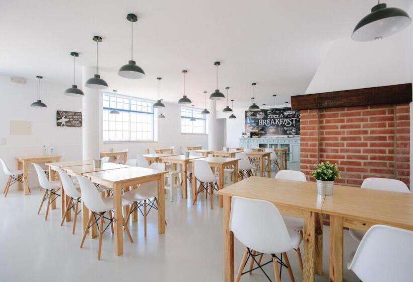 Пансион Zulla Nazaré`s Surf Village