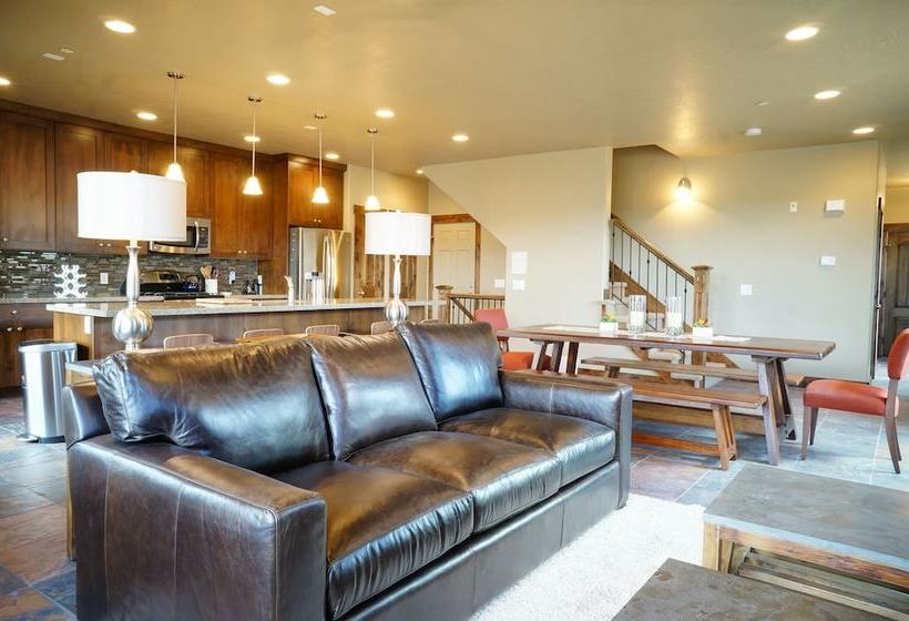 Abode At Mountain Haus