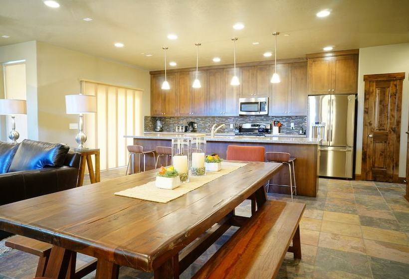 Abode At Mountain Haus