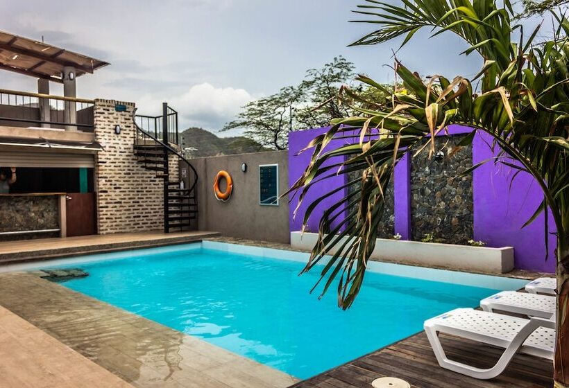 הוסטל Hostal Aurora, Smith Lodging