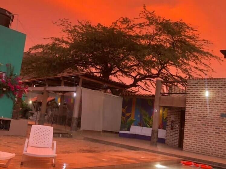 هاستل Hostal Aurora, Smith Lodging