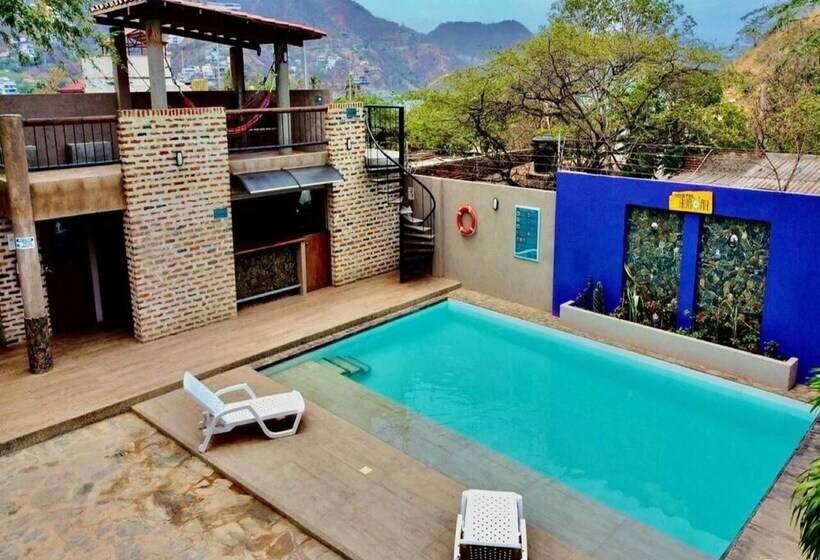 הוסטל Hostal Aurora, Smith Lodging